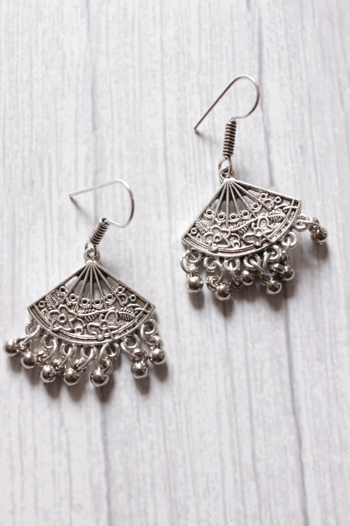 Braided Threads Metal Charms Embellished Necklace Set