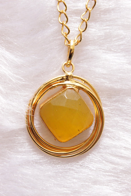 Lemon Yellow Raw Natural Gemstones Embedded Gold Finish Chain Necklace Set