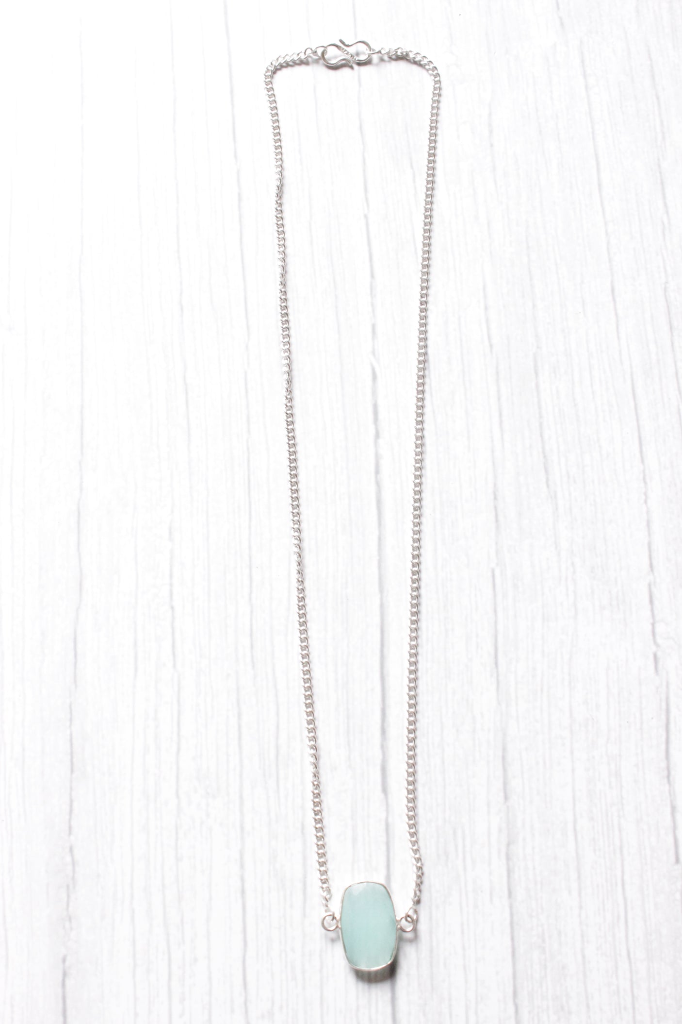 Green Chalcedony Cut Natural Gemstone Embedded Silver Plated Necklace