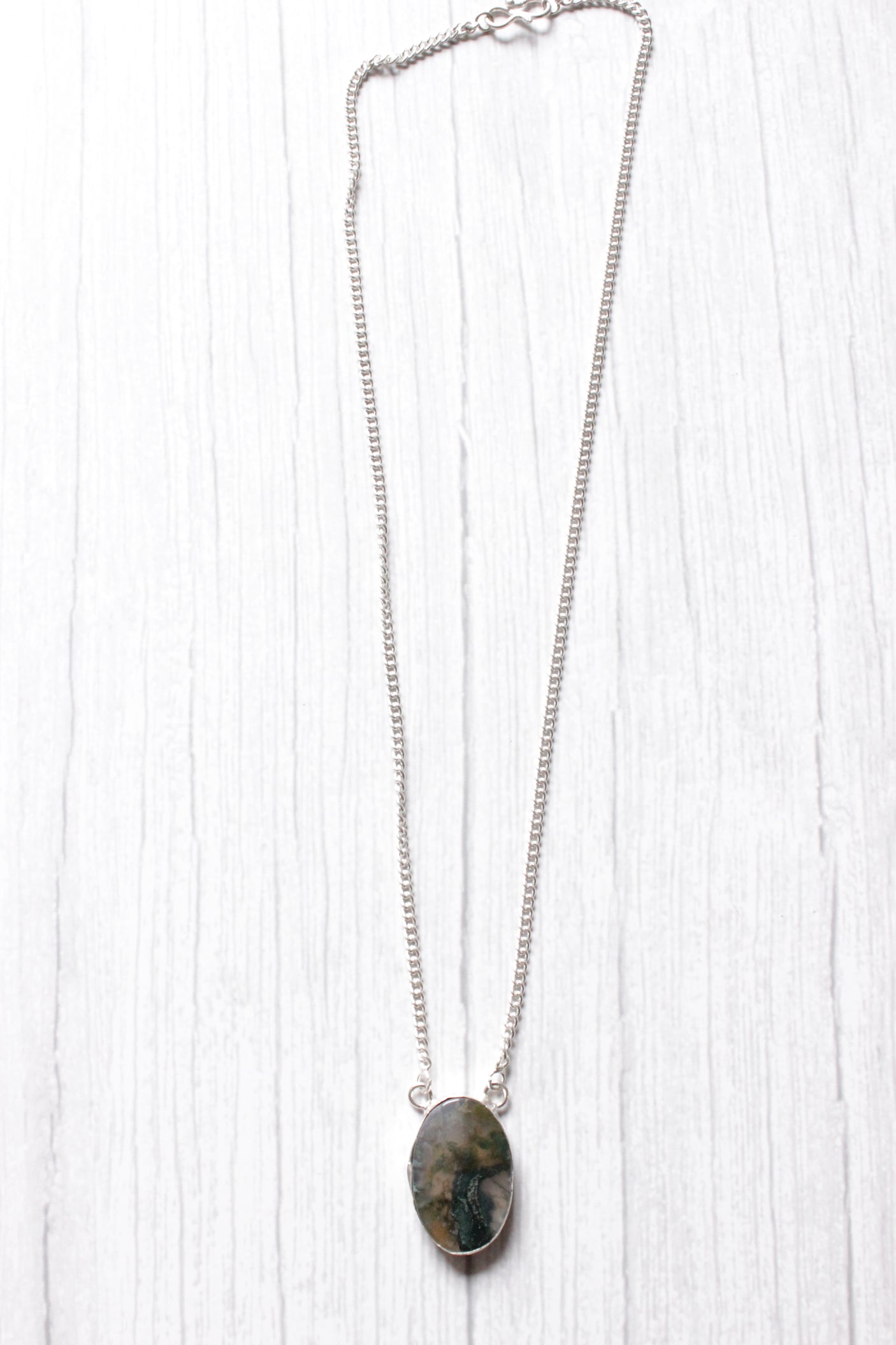 Green Moss Agate Oval Gemstone Embedded Silver Plated Necklace