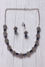 Load image into Gallery viewer, Glass Stones and Rhinestones Embedded Metal Necklace Set with Nosepin
