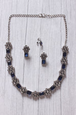 Load image into Gallery viewer, Glass Stones and Rhinestones Embedded Metal Necklace Set with Nosepin
