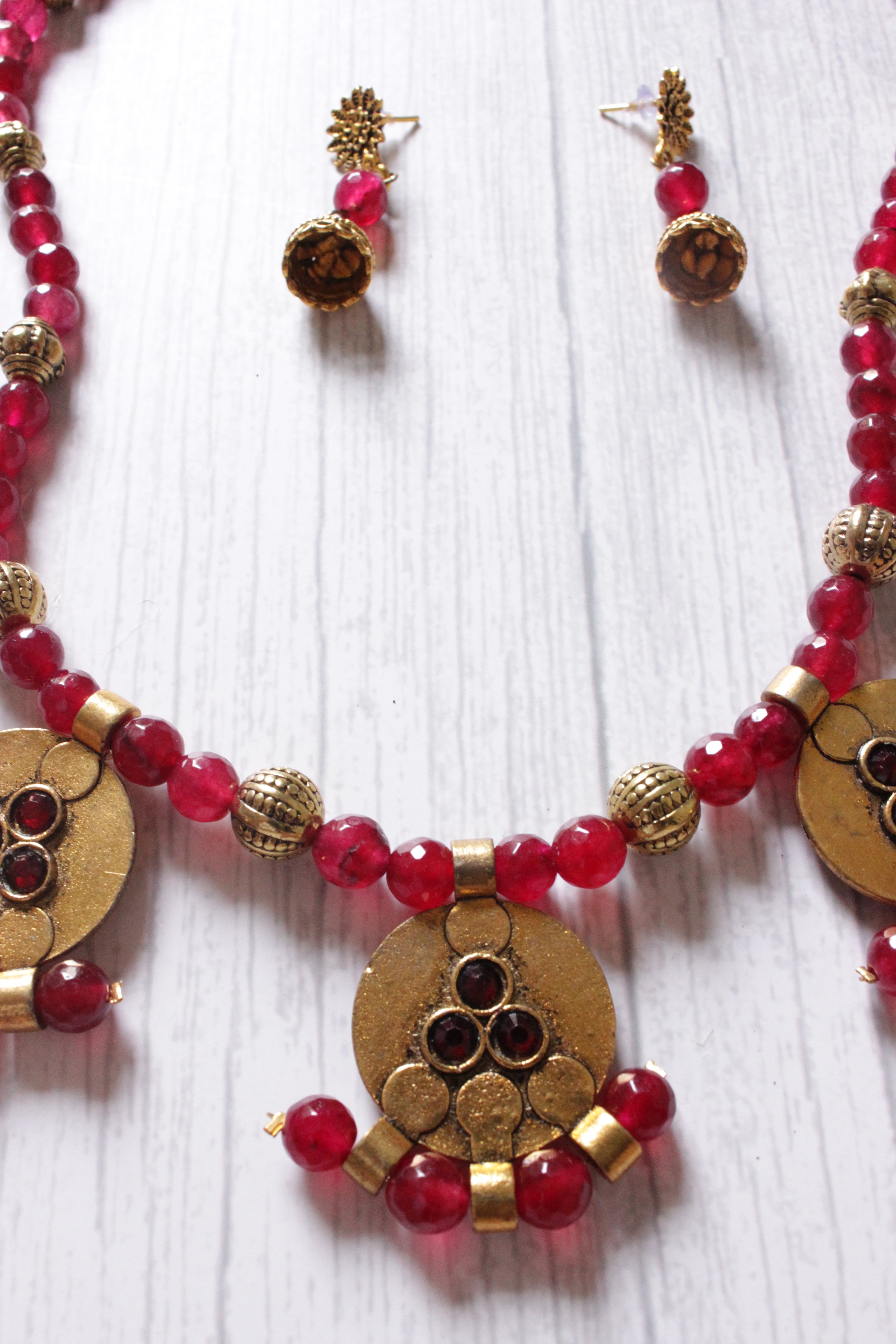 Red Jade Beads Antique Gold Finish Necklace Set