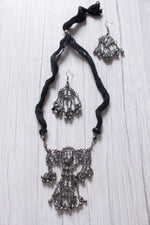 Load image into Gallery viewer, Thread Closure Intricately Detailed Choker Necklace Set

