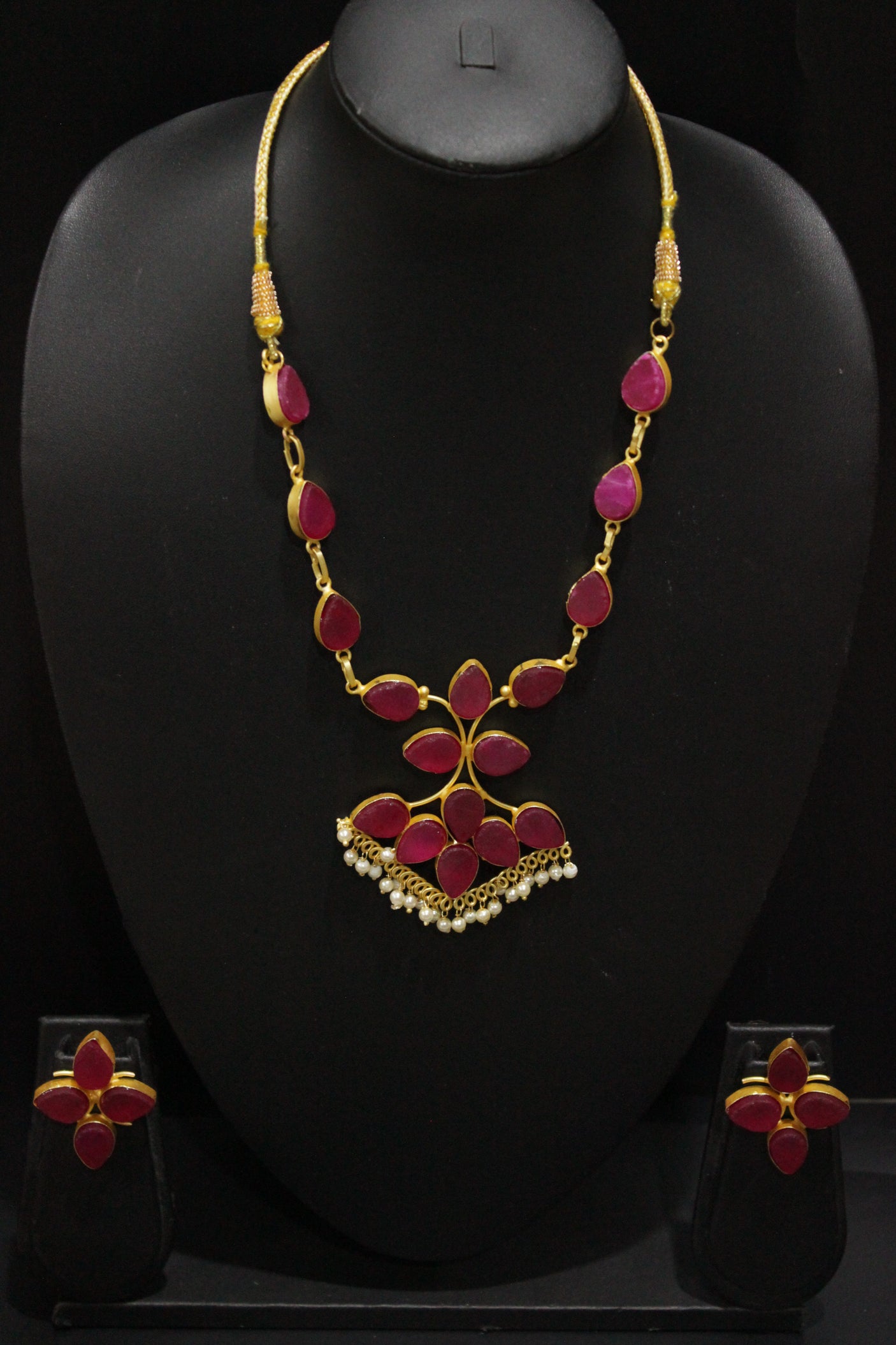 Rose Pink Raw Natural Glass Stones Embedded Gold Toned Adjustable Length Necklace Set