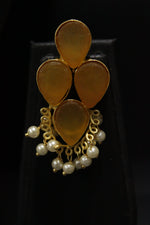 Load image into Gallery viewer, Tuscany Yellow Raw Natural Glass Stones Embedded Gold Toned Adjustable Length Necklace Set
