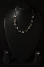 Load image into Gallery viewer, Glass Stones and Rhinestones Embedded Metal Necklace Set with Nosepin
