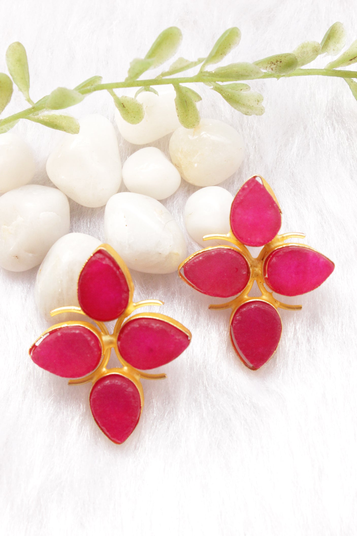 Rose Pink Raw Natural Glass Stones Embedded Gold Toned Adjustable Length Necklace Set