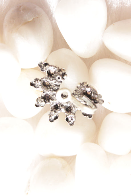 Pink & Green Glass Stones Embedded Oxidised Silver Finish Horse Shoe Clip-On Maharashtrian Nath