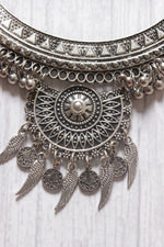 Load image into Gallery viewer, Hasli Style Metal Choker Necklace Set with Thread Closure
