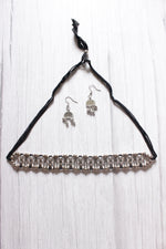 Load image into Gallery viewer, Glass Beads Embedded Metal Choker Necklace Set with Thread Closure
