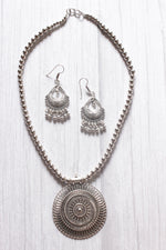 Load image into Gallery viewer, Statement Metal Pendant, Metal Beads Stringed Necklace Set
