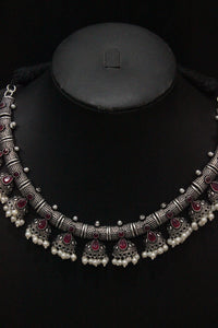 Set Hasli Style Pink Glass Stones Embedded Thread Closure Choker Necklace Set with Nosepin