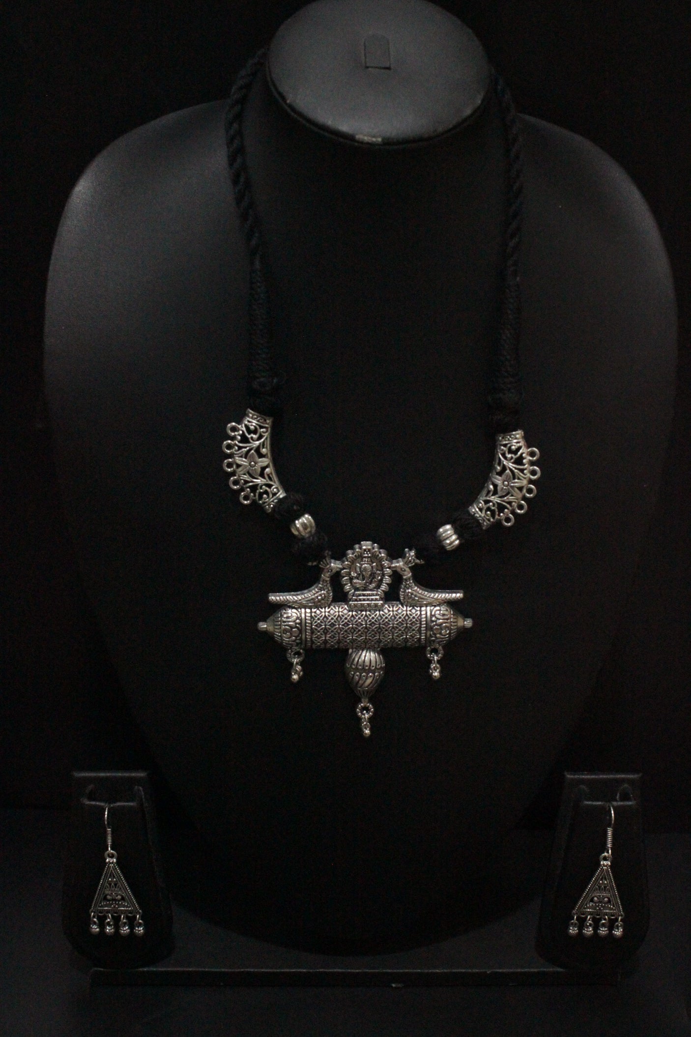 Thread Closure Choker Necklace Set with Peacock Motif Pendant