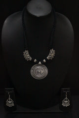 Thread Closure Choker Necklace Set with Statement Pendant