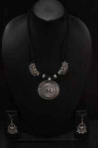 Thread Closure Choker Necklace Set with Statement Pendant