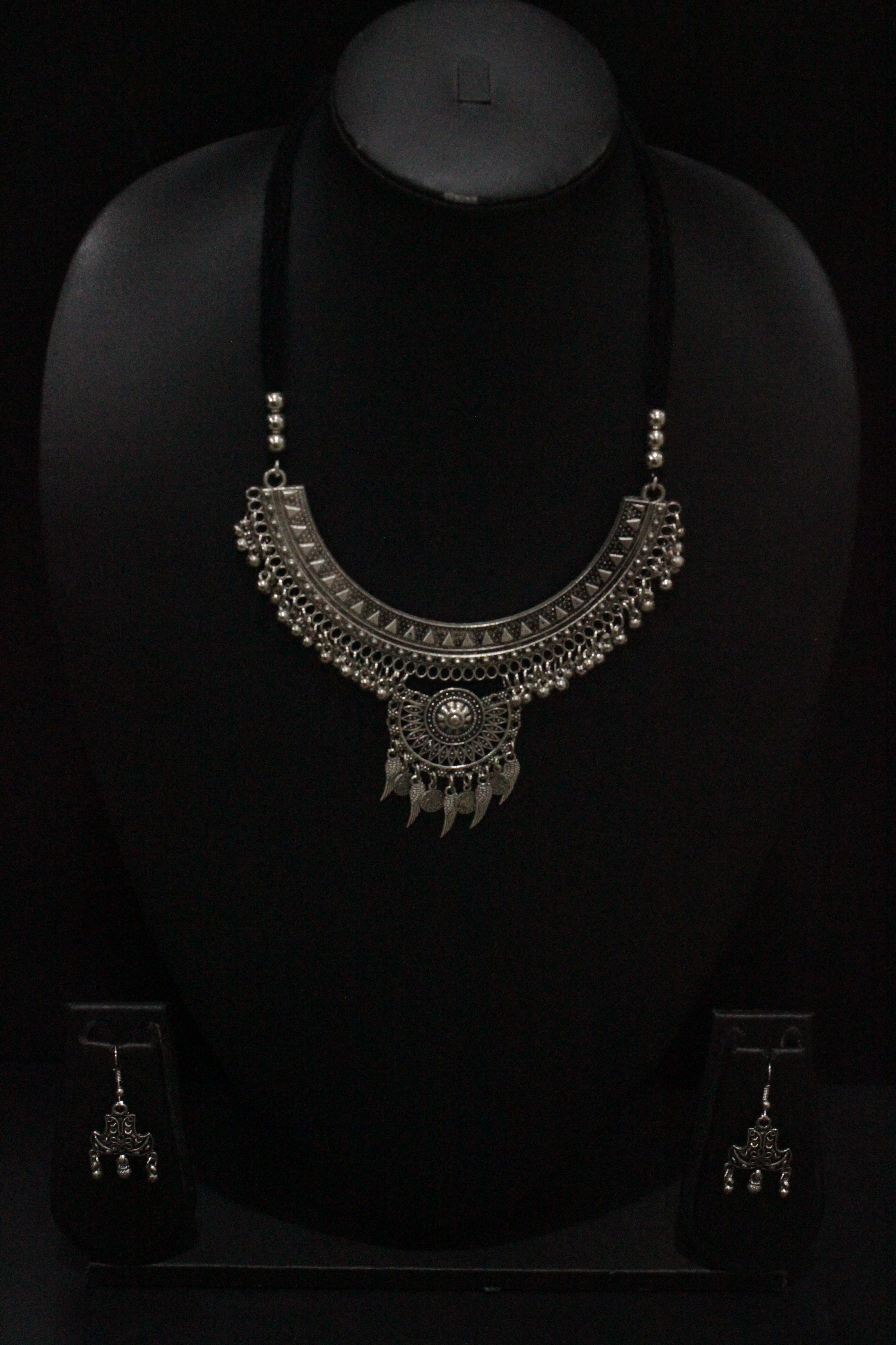 Hasli Style Metal Choker Necklace Set with Thread Closure