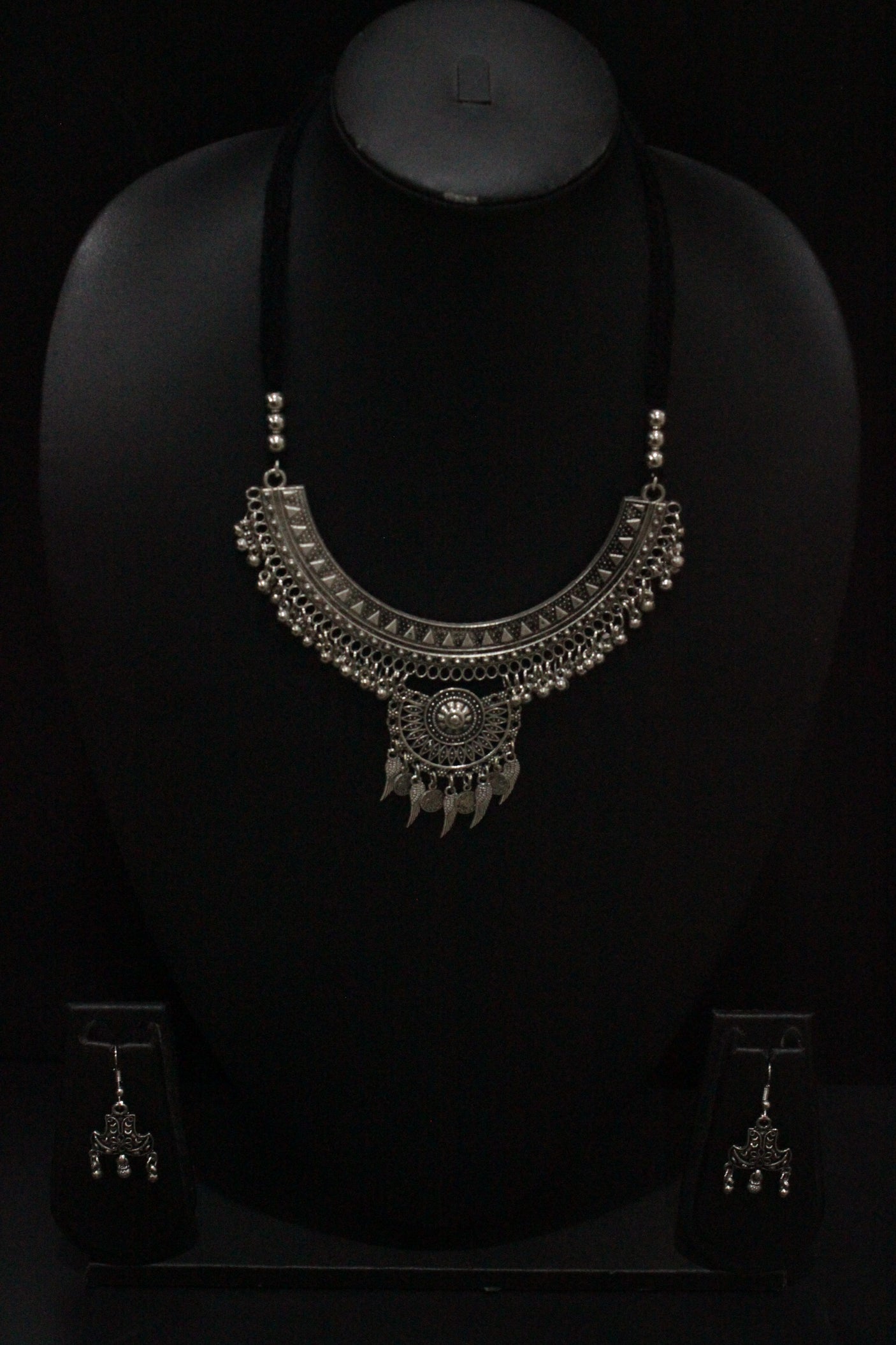 Hasli Style Metal Choker Necklace Set with Thread Closure