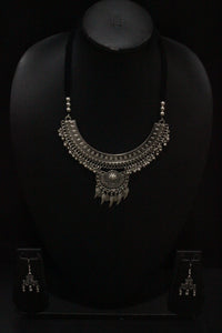 Hasli Style Metal Choker Necklace Set with Thread Closure