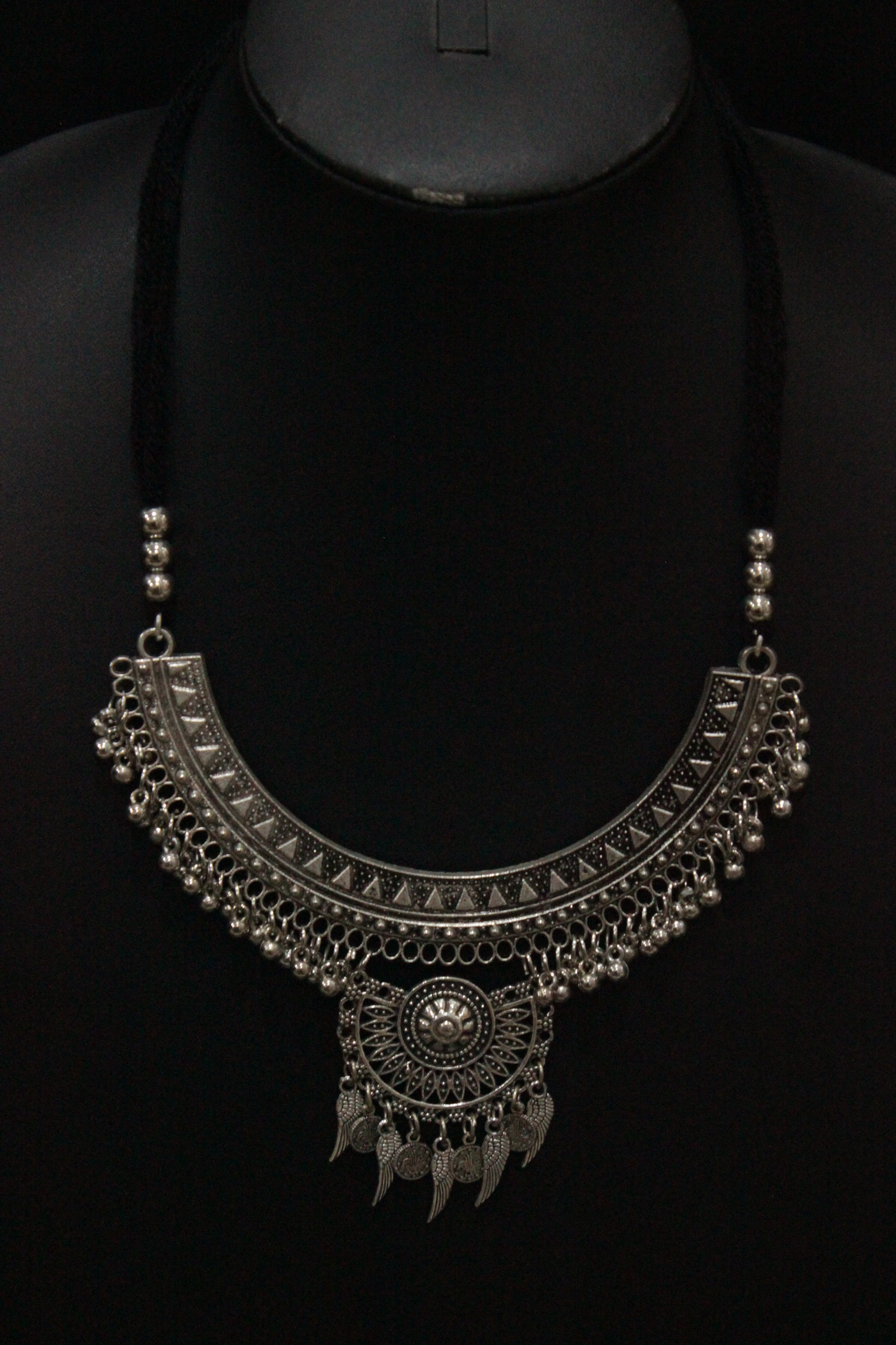 Hasli Style Metal Choker Necklace Set with Thread Closure