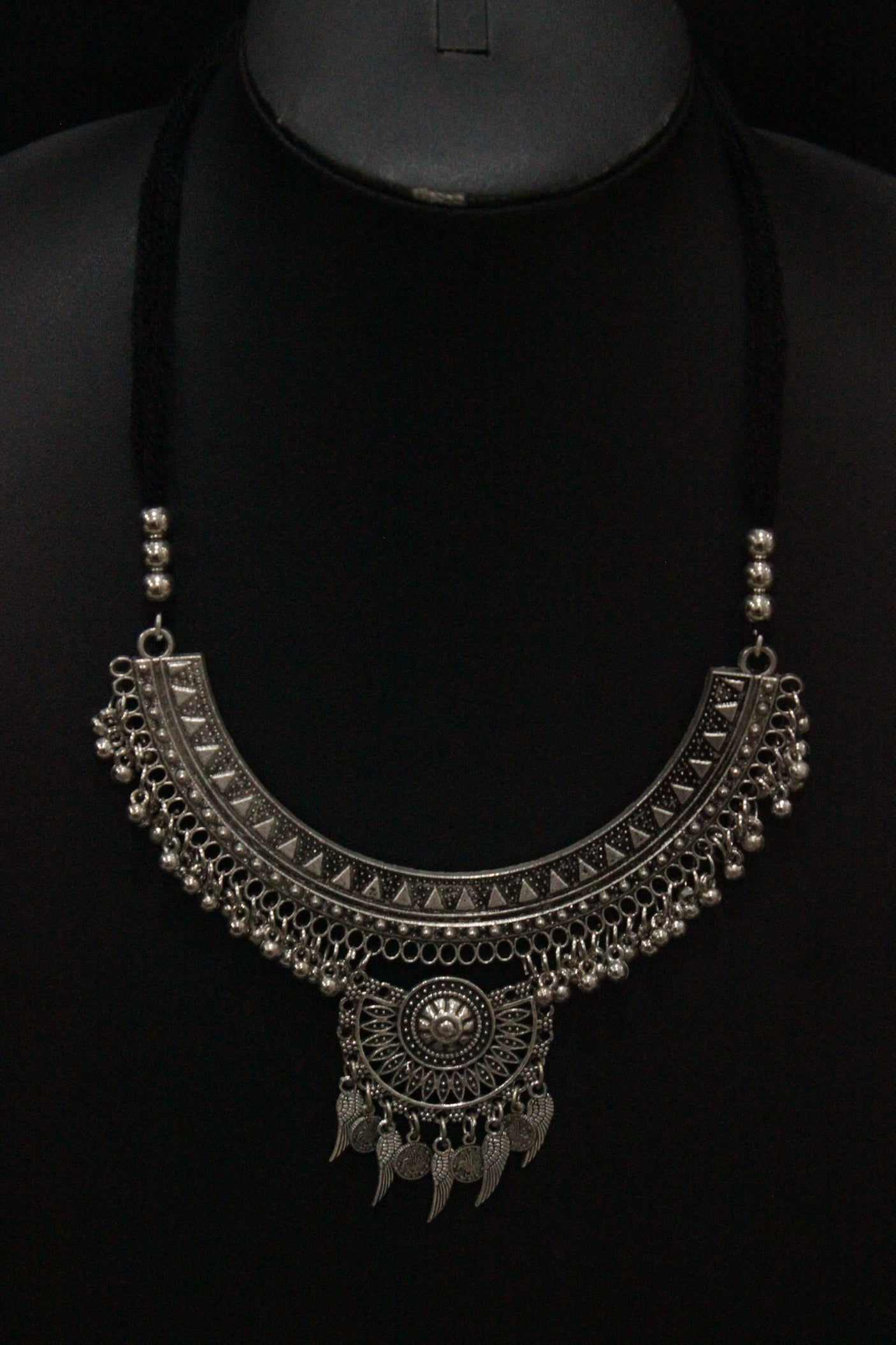 Hasli Style Metal Choker Necklace Set with Thread Closure