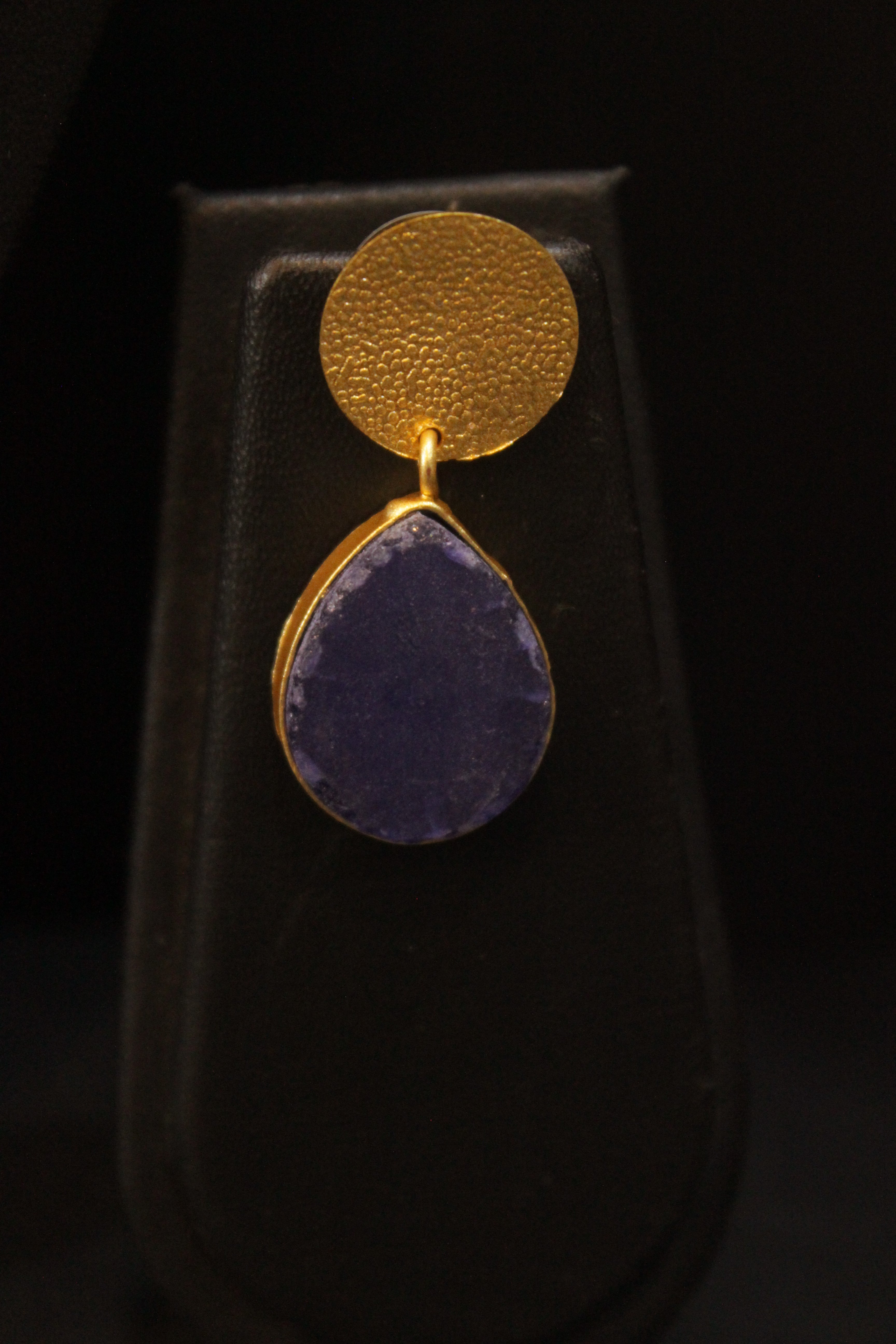 Violet Tear Drop Shaped Raw Natural Gemstones Embedded Gold Toned Versatile Hasli Style Brass Necklace Set