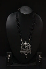 Load image into Gallery viewer, Bridal Palki Motif Intricately Detailed Pendant Necklace Set with Braided Black Beads Enclosure
