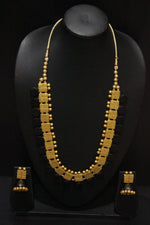 Load image into Gallery viewer, Black &amp; Golden Geometric Shapes Choker Style Terracotta Clay Necklace Set
