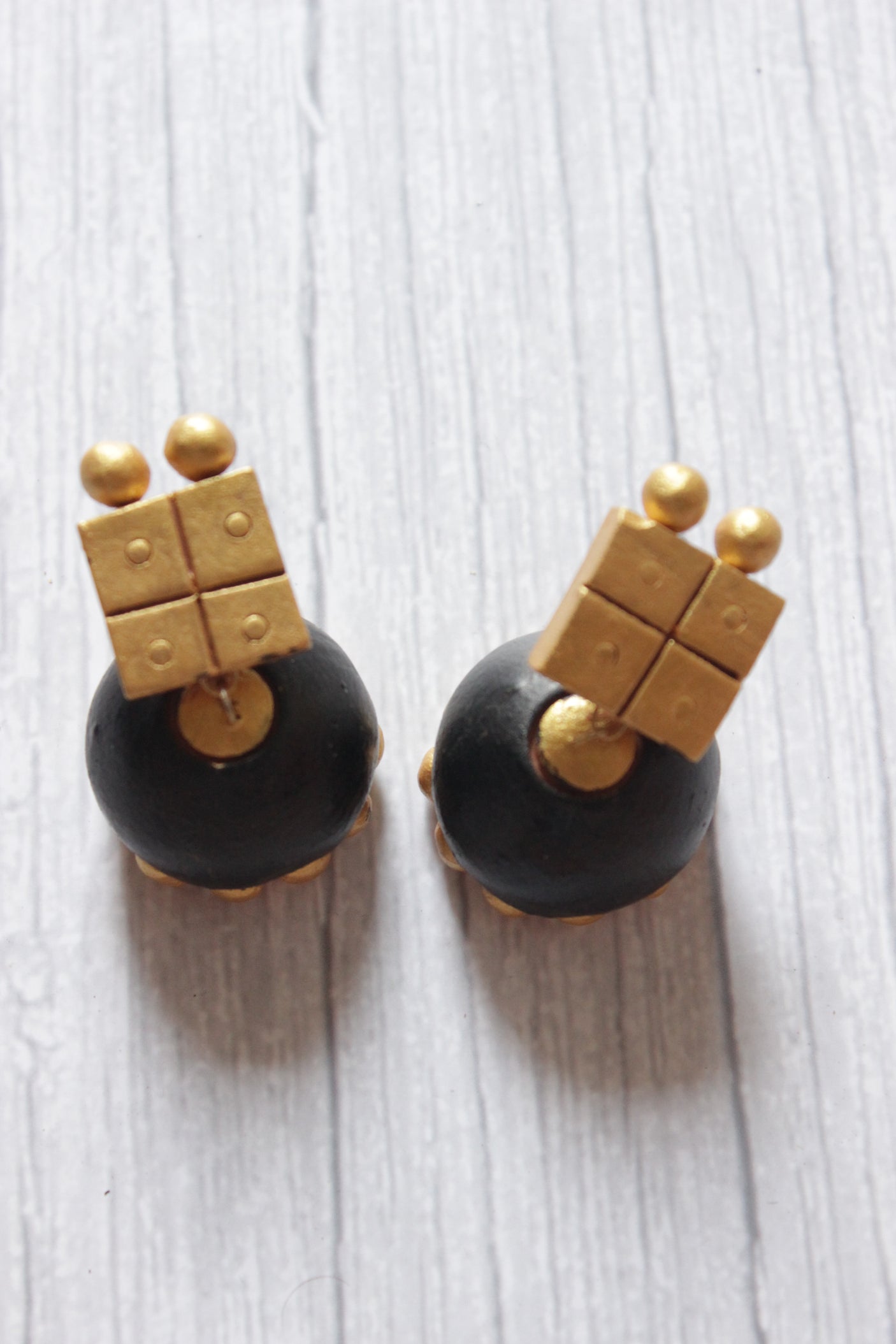 Black & Golden Geometric Shapes Choker Style Terracotta Clay Necklace Set