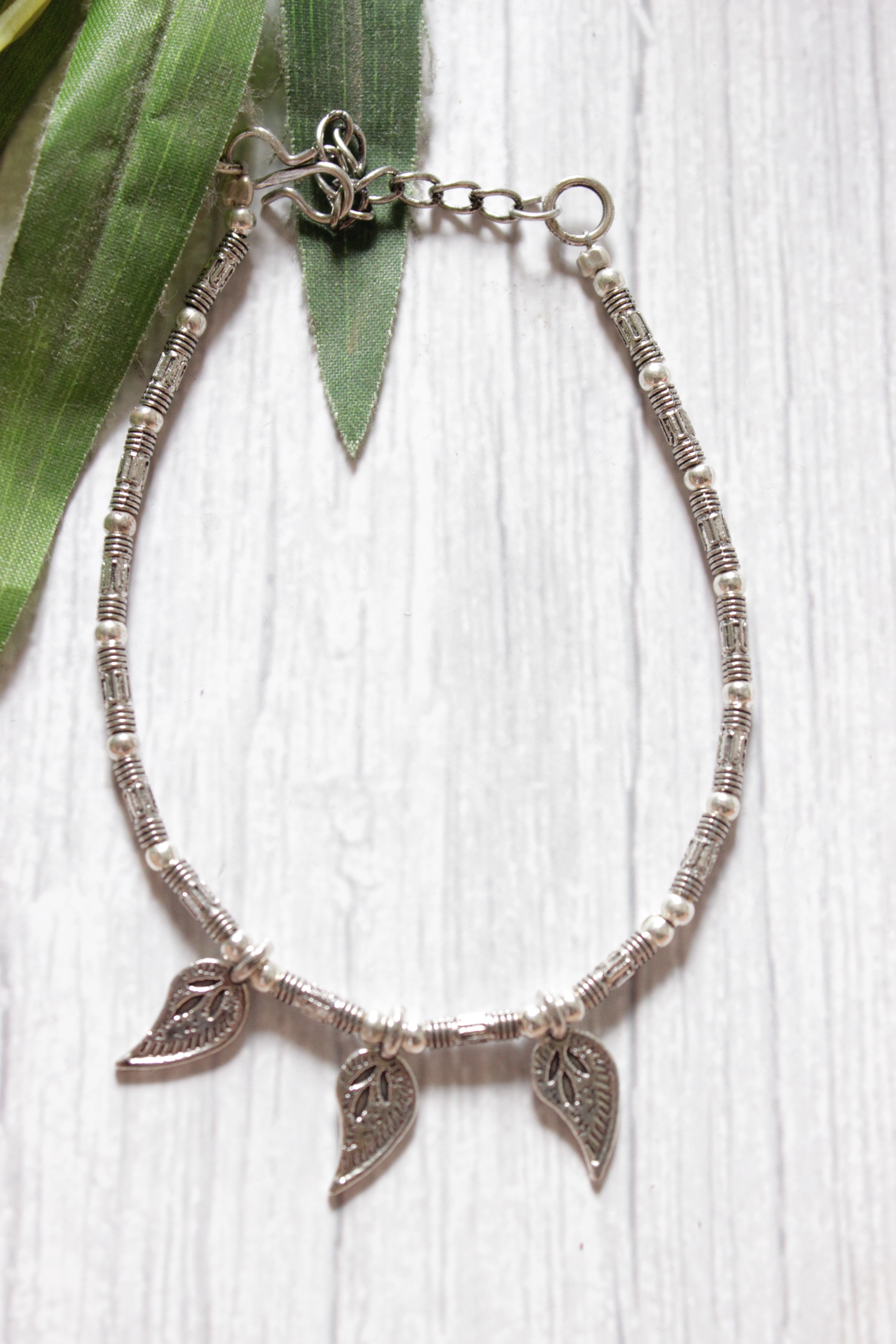 Silver Finish Single Metal Anklet Accentuated with Leaf Metal Accents