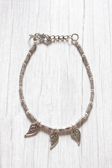 Silver Finish Single Metal Anklet Accentuated with Leaf Metal Accents