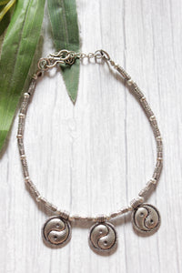 Silver Finish Single Metal Anklet Accentuated with Yin Yang Metal Accents