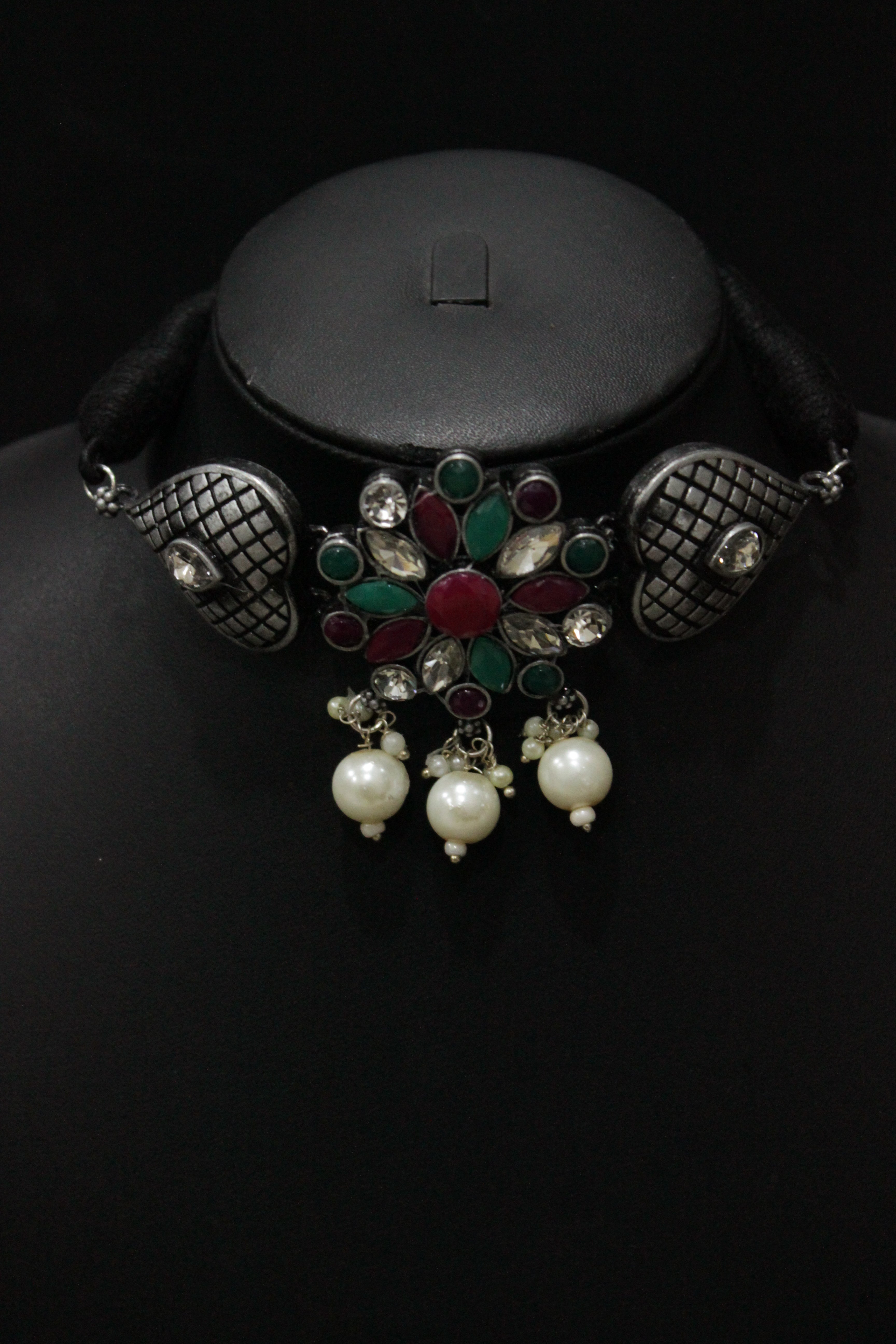 Flower & Heart Motifs Rhinestones Embedded Choker Necklace Set