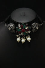 Load image into Gallery viewer, Flower &amp; Heart Motifs Rhinestones Embedded Choker Necklace Set
