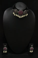 Load image into Gallery viewer, Vibrant Festive Choker Necklace Set with Fuchsia Glass Beads and Thread Closure
