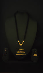 Load image into Gallery viewer, Triangular Terracotta Necklace Set
