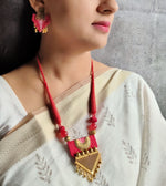 Load image into Gallery viewer, Red Fabric and Antique Gold Finish Necklace Set
