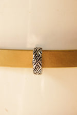 Load image into Gallery viewer, Oxidised Finish Intricately Detailed Set of 2 Toe Rings
