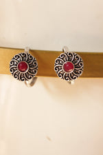 Load image into Gallery viewer, Oxidised Finish Flower Motif Red Stone Embedded Set of 2 Toe Rings
