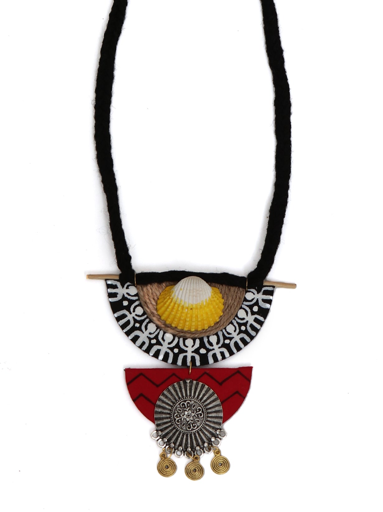 Shell Work Fabric Necklace Set with Thread Closure