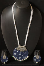 Load image into Gallery viewer, Fabric and Silver Finish Metal Circular Necklace Set with Adjustable Thread Closure
