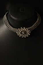 Load image into Gallery viewer, Flower Motif White Rhinestones Embedded Choker Necklace Set
