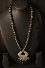 Load image into Gallery viewer, Black Fabric and Wooden Paan Shaped Pendant Long Necklace
