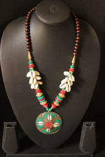 Load image into Gallery viewer, Green and Black Pendant Tibetan Necklace Decorate with Shells and Beads
