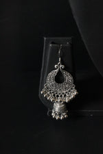 Load image into Gallery viewer, Long Silver Finish Metal Necklace Set with Intricate Detailing
