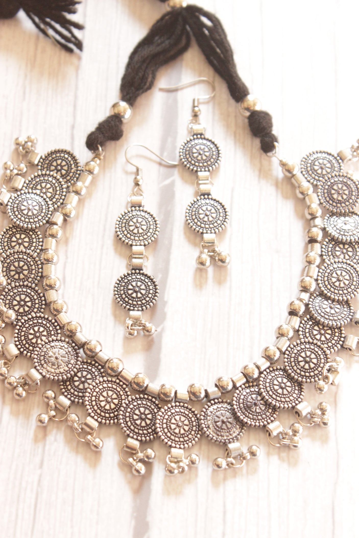 Intricately Detailed Adjustable Length Choker Necklace Set with Long Dangler Earrings