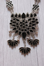 Load image into Gallery viewer, Black Glass Stones Embedded Silver Finish Metal Necklace Set with Thread Closure
