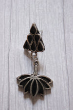 Load image into Gallery viewer, Black Glass Stones Embedded Silver Finish Metal Necklace Set with Thread Closure
