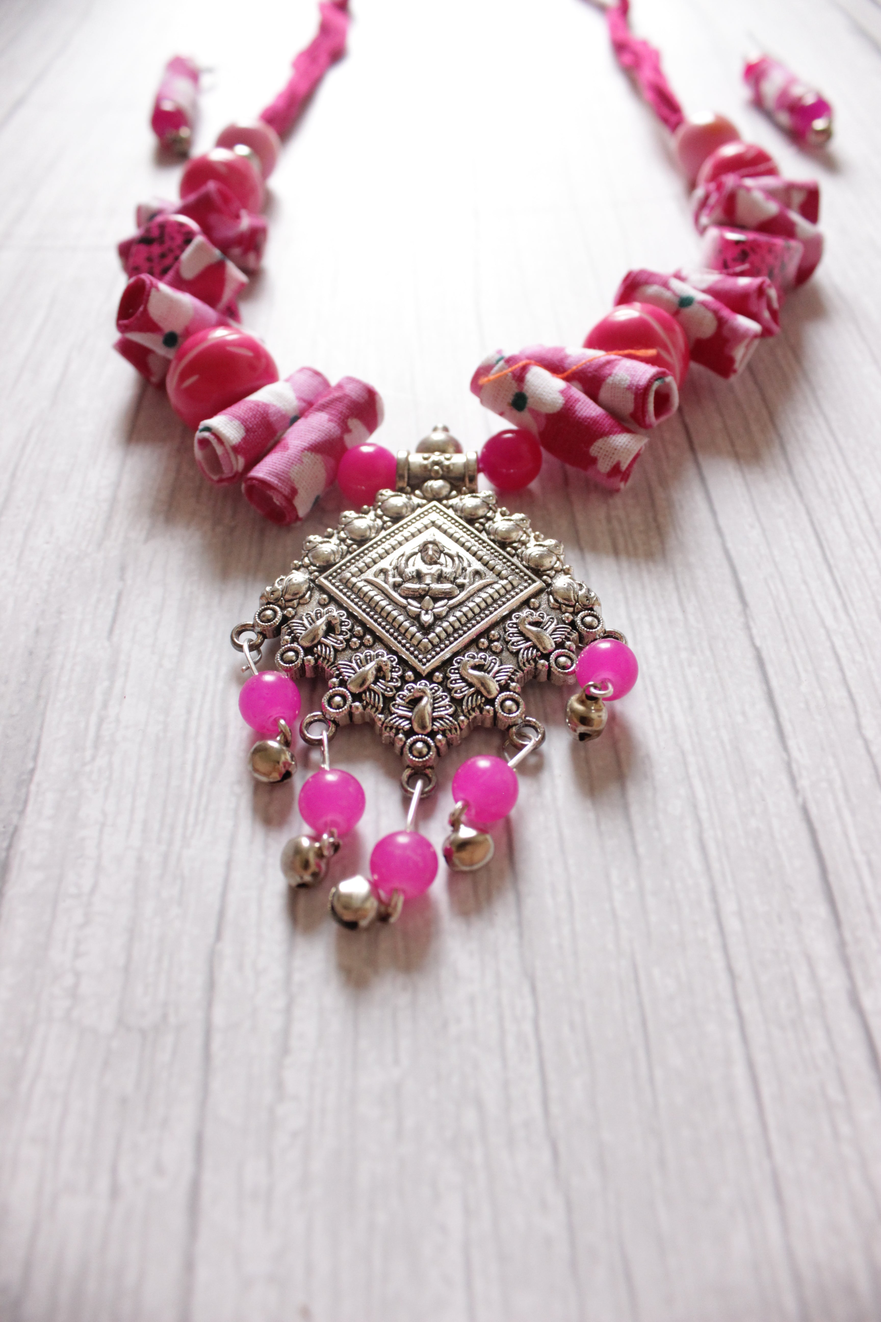 Vibrant Fuchsia Fabric and Stones Metal Pendant Necklace Set