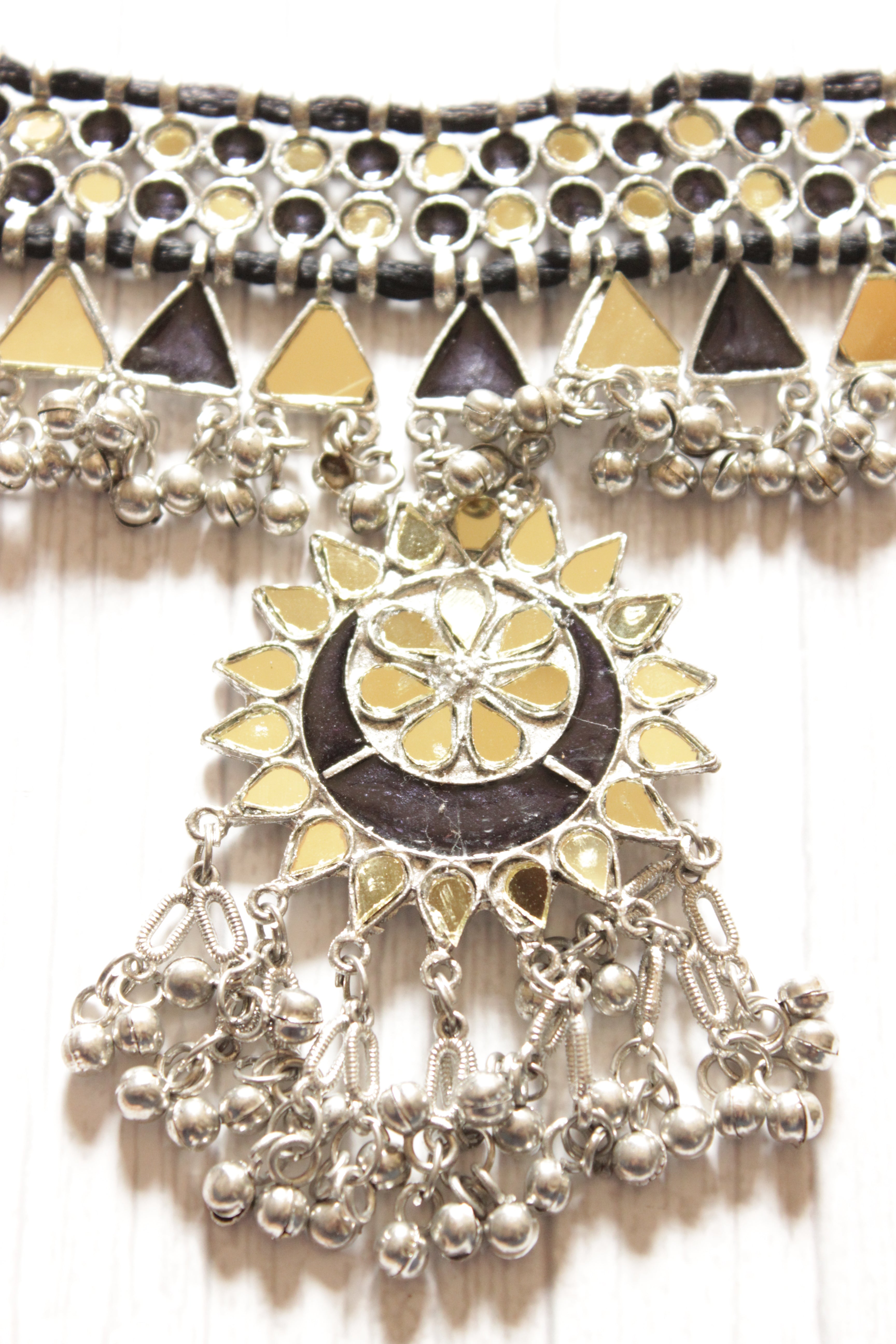 Yellow & Black Glass Stones Embedded Adjustable Length Thread Closure Choker Necklace Set